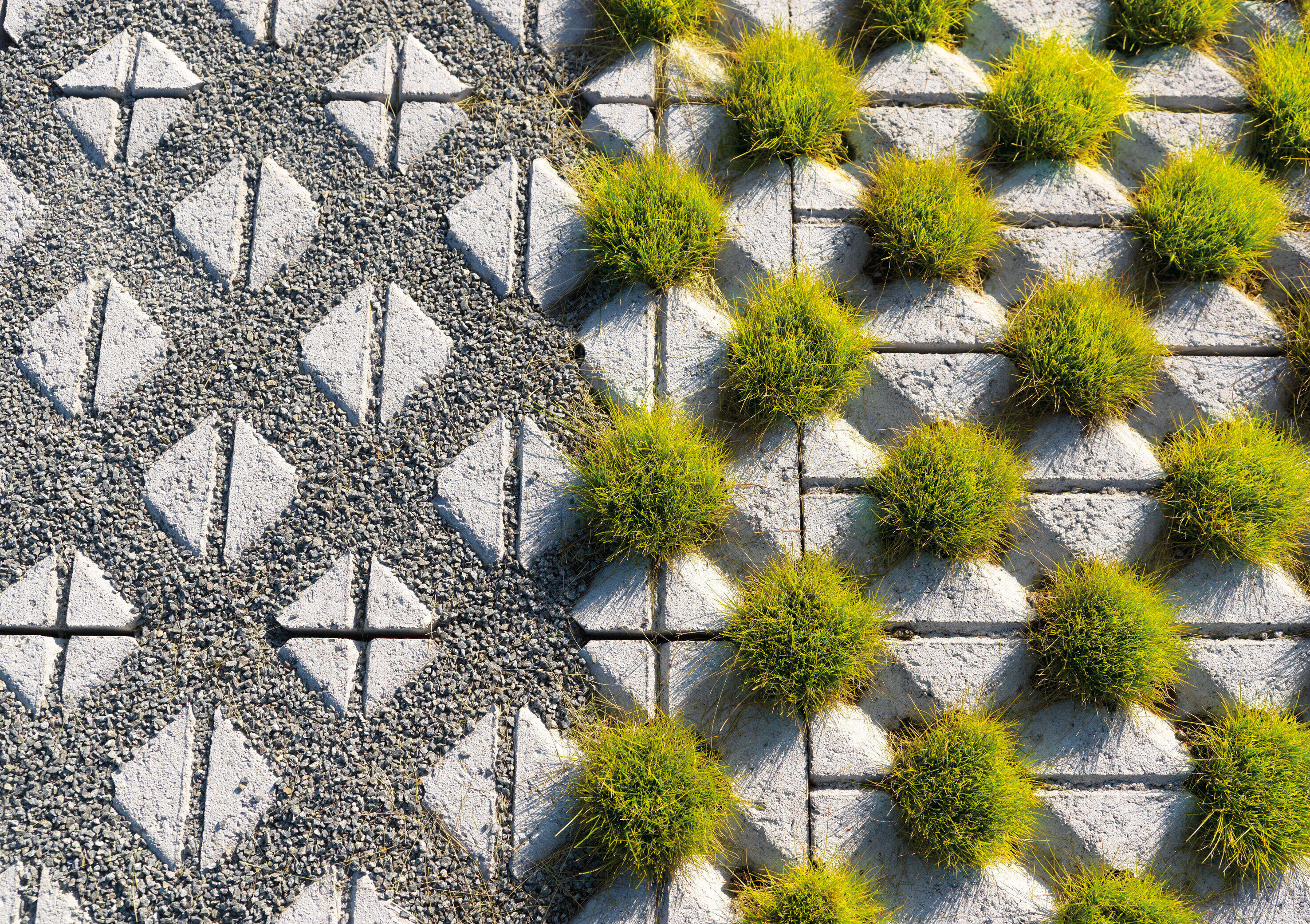 Grasbetontegel gevuld met gras en grind